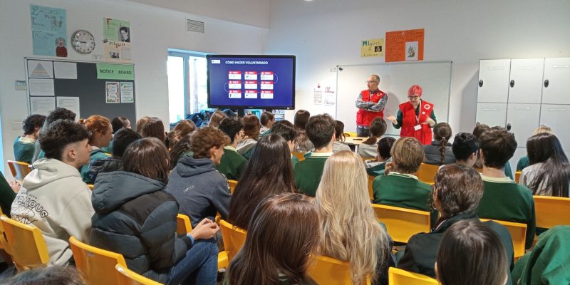 Cruz Roja Talk about volunteer activities2